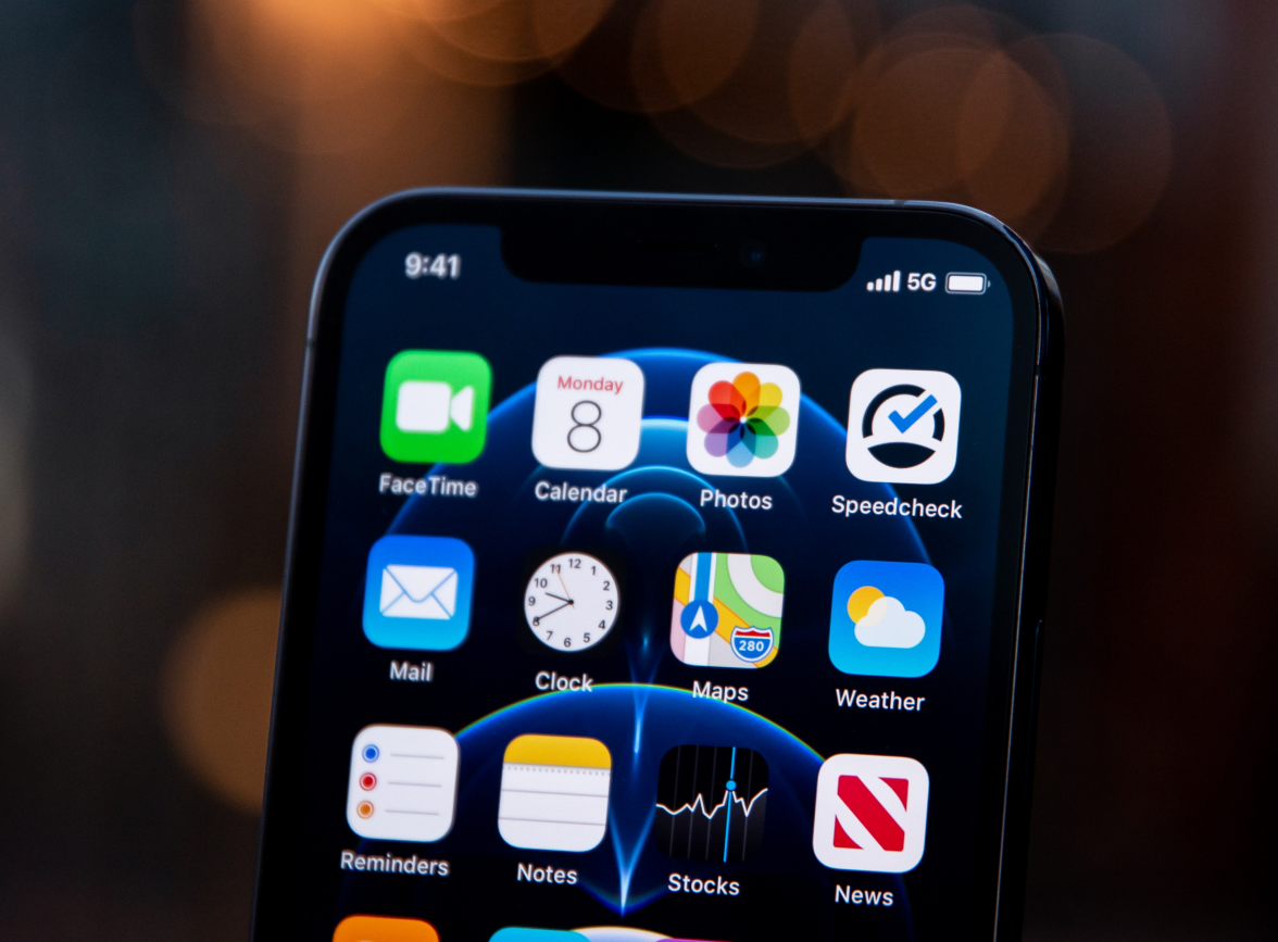 留坝苹果手机维修分享为什么 iPhone 12 在冬季会自动关机 